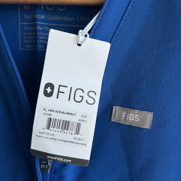 FIGS- Jane V-Neck Jogger ScrubJumpsuit in winning blue - Picture 9 of 9